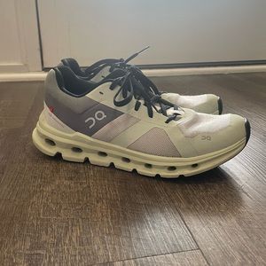 On Running Cloudrunner Women’s Size 9; Grey/Sea Foam Green